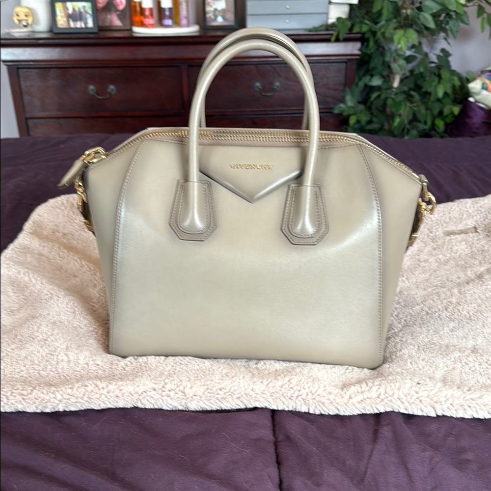 Givenchy Antigona Medium